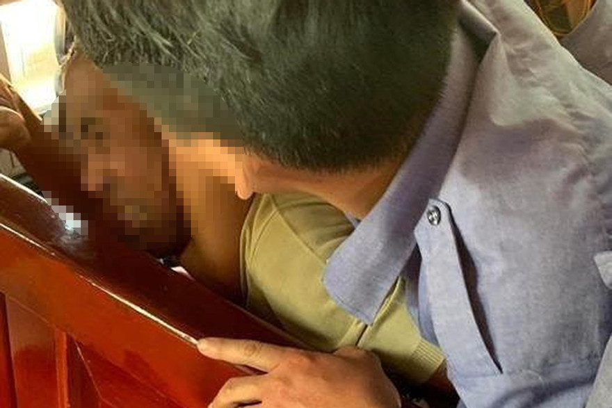 Nhân viên tàu phải khống chế ông Lập