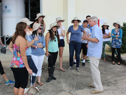 Sinh viên Mỹ học về môi trường tại Khu Liên hợp Xử lý Chất thải Đa Phước