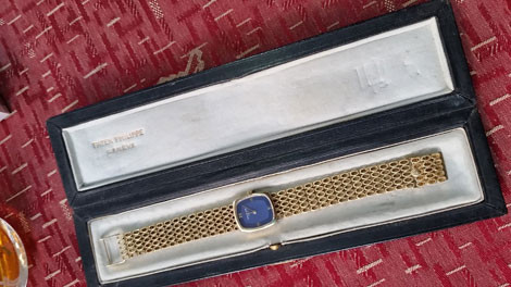 Chiếc PP cũng được cho nguyên là của gia đình SadDam Hussein được chế tác bằng vàng.