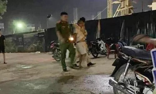 Đối tượng Thái bị lực lượng khống chế sau khi đâm CSGT làm nhiệm vụ