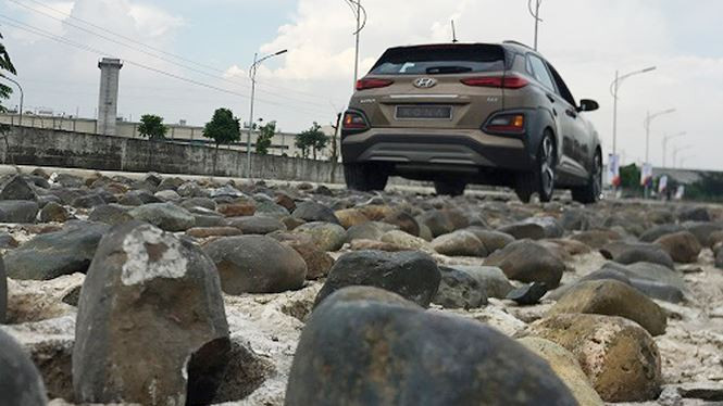 Rất ít doanh nghiệp đang hoạt động ở Việt Nam đáp ứng được yêu cầu về đường chạy thử ô tô tối thiểu 800m. Ảnh: Tuấn Nguyễn