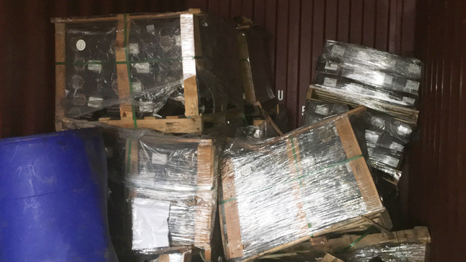 Phụ tùng ô tô còn nguyên vỏ hộp, nhãn mác trà trộn trong phế liệu bị cơ quan chức năng phát hiện, thu giữ