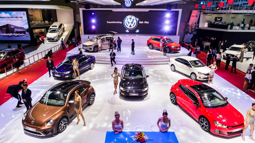 Gian hàng Volkswagen có tổng cộng 7 mẫu xe từ SUV cao cấp đến sedan hạng sang cho doanh nhân cũng như Coupe đầy cá tính
