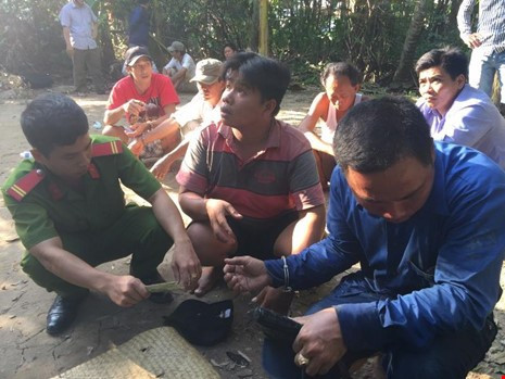 Các nghi can bị công an bắt giữ