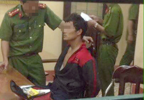 Nghi can hùng tại cơ quan điều tra. Ảnh: VnExpress