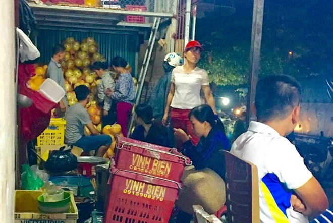 Bưởi Trung Quốc chất đầy kho