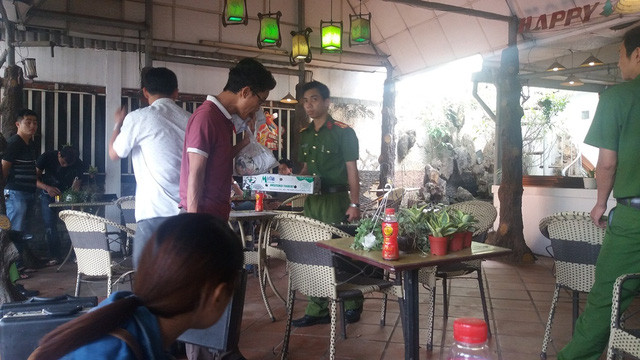 Lực lượng công an khám nghiêm hiện trường