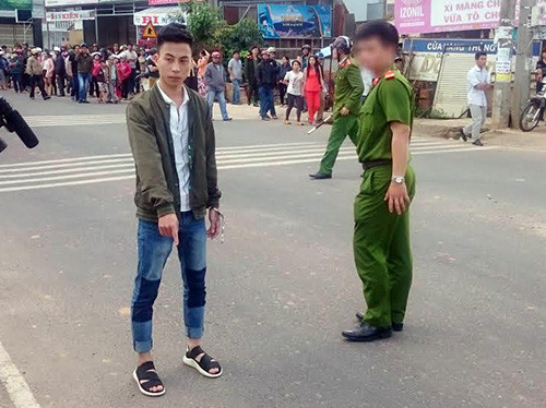 Công an dựng lại vụ truy sát giữa phố Đà Lạt. Ảnh: Khánh Hương