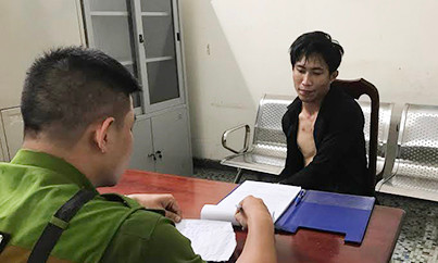 Đối tượng Lê Duy tại trụ sở công an