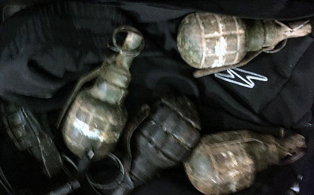 Số lựu đạn thu giữ tại nơi ở của Long "cát"