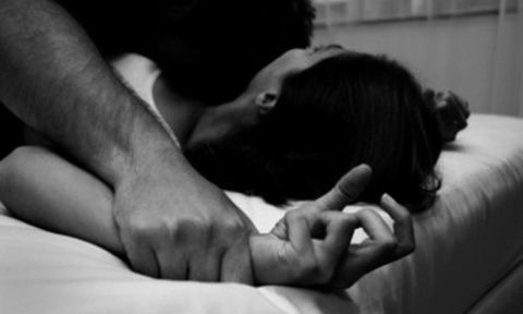 Nữ trợ lý phiên dịch bị ông sếp người Trung Quốc hiếp dâm - Ảnh: Minh họa