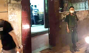 Lực lượng Công an khám nghiệm hiện trường vụ việc