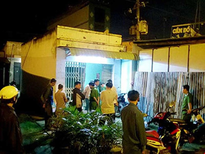 Công an khám nghiệm hiện trường vụ án