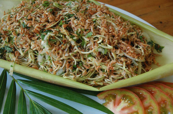 Đĩa gỏi tép đồng bắp chuối hấp dẫn