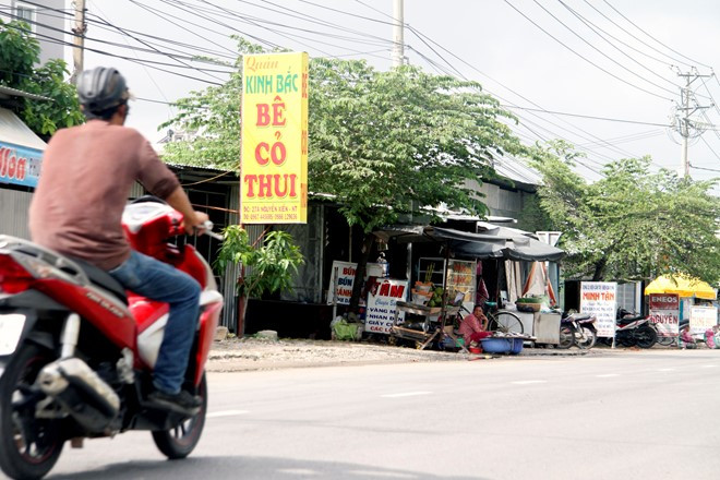 Đoạn đường nạn nhân Hùng bị đâm tử vong. Ảnh: An Bình
