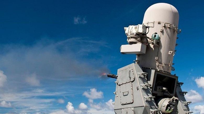 Hệ thống phòng thủ tầm cực gần Phalanx.