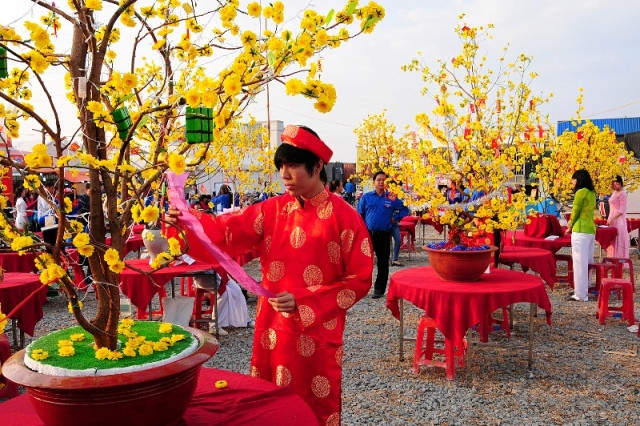 Dự thi ảnh: Ngày Hội đón xuân xa nhà