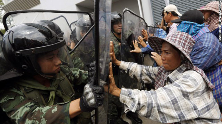 Những người nông dân Thái Lan tham gia biểu tình chống chính phủ.