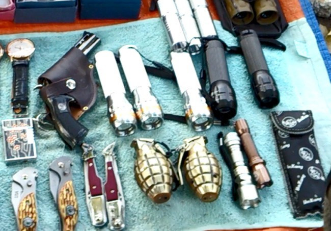 Hơn nửa triệu một quả lựu đạn ở vỉa hè Sài Gòn