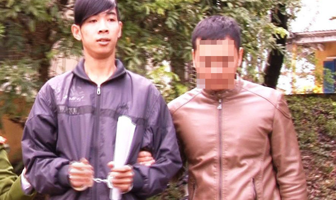 Phạm Văn Tuấn Phúc (bên trái)