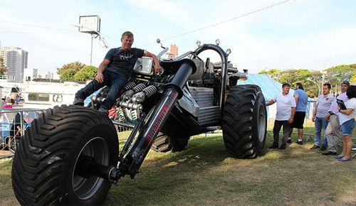 Tác giả và chiếc môtô 3 bánh hàng "khủng".