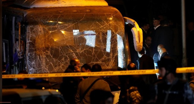 Hiện trường vụ đánh bom xe chở du khách Việt. (Ảnh: Reuters)