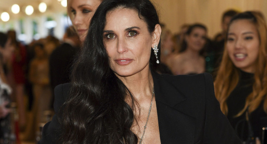Demi Moore vừa ra tự truyện.