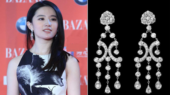 Đôi hoa tai Piaget Rose mà người đẹp đeo khi dự tiệc hồi tháng 9 có giá hơn 36.000 USD (tương đương 800 triệu đồng).