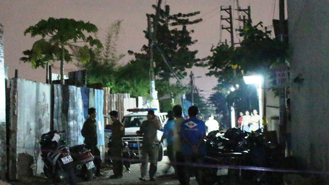 Công an khám nghiệm hiện trường.