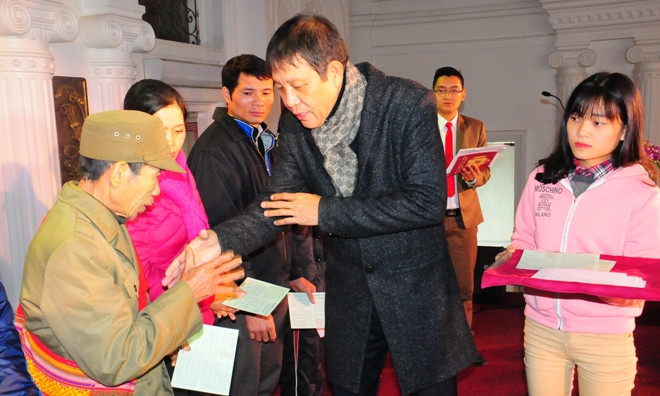 900 triệu đồng quyên góp được trong đêm nhạc từ thiện đã đến tay người nghèo.