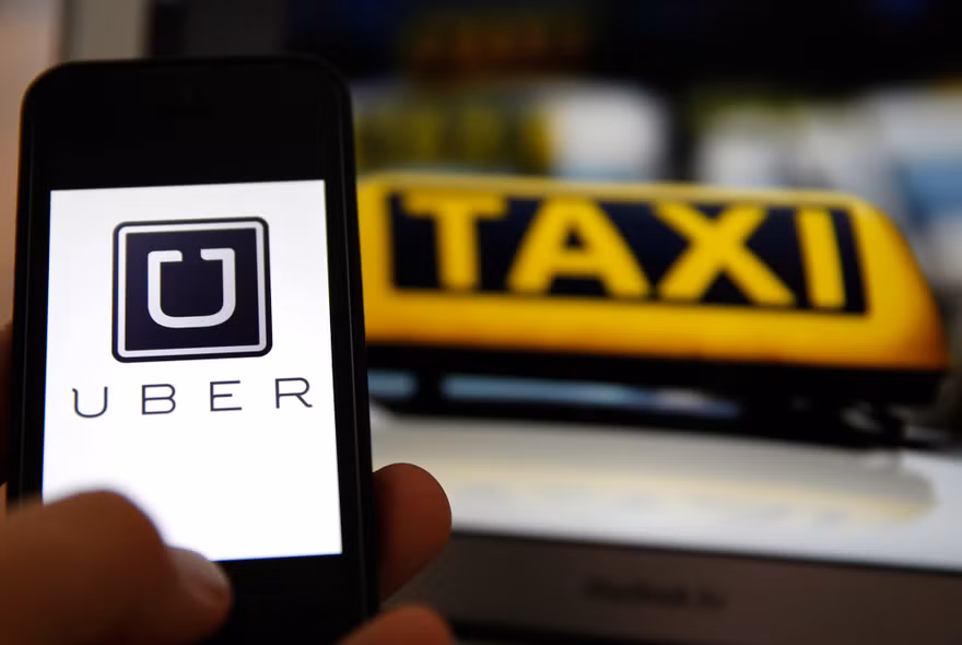 Khách nữ tố tài xế Uber đưa số điện thoại lên web khiêu dâm