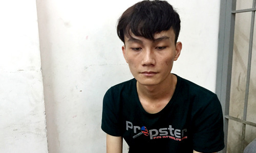 Hiếu tại trụ sở công an. Ảnh: Quốc Thắng