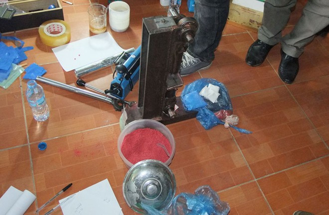 Xưởng sản xuất ma túy của Báu nằm ở ngoài bãi sông Hồng. Ảnh: Cơ quan công an cung cấp