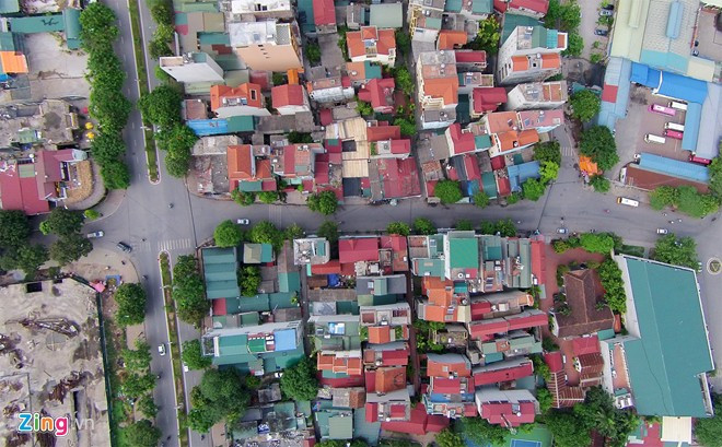 Ngày 6/7, HĐND Hà Nội nhất trí thông qua nghị quyết về việc đặt tên 19 tuyến đường phố mới, trong đó có hai tuyến đường mang tên nhạc sĩ Trịnh Công Sơn và nhà thơ Nguyễn Đình Thi. Phố Trịnh Công Sơn từ ngã ba ngõ 612 Lạc Long Quân đến giao với dốc ngã ba 