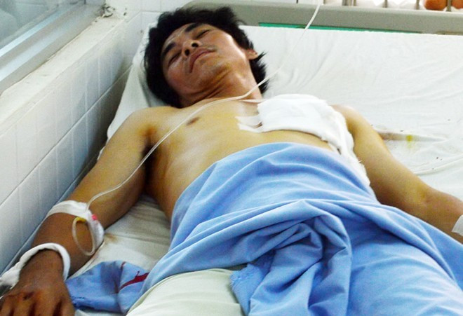 Sơn lúc điều trị tại bệnh viện. Ảnh: Nhật Tân