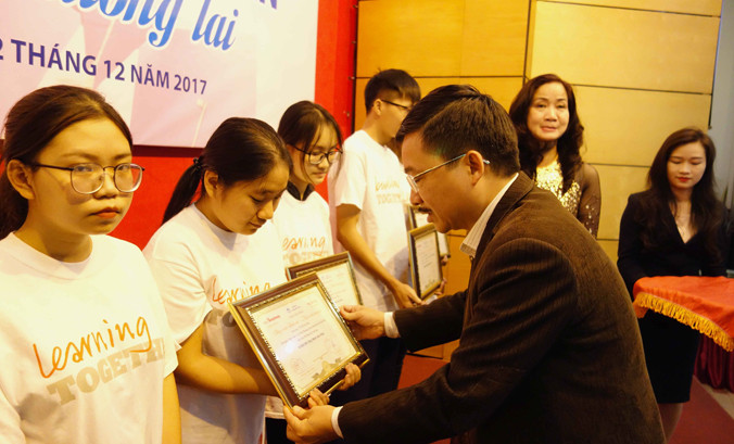 Chín sinh viên tại Hải Phòng nhận học bổng chắp cánh tương lai