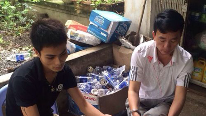 Hai đối tượng tại thời điểm bị bắt. Ảnh: VOV giao thông