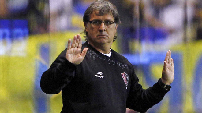 Nhóm “La Masia” tính chuyện đẩy Martino khỏi Nou Camp?