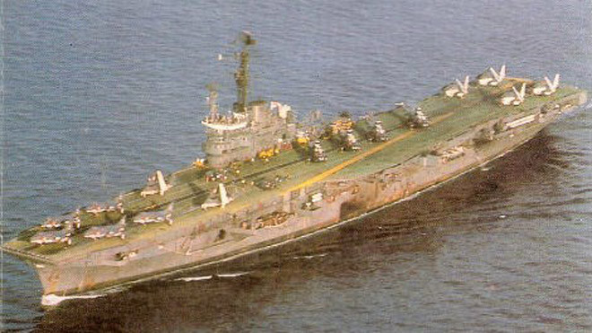 Tàu sân bay INS Vikrant năm 1984.