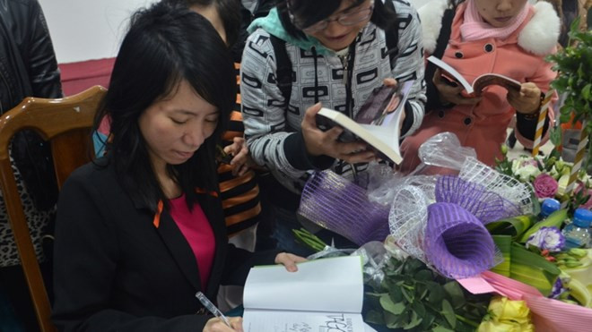 Trong khuôn khổ Hội sách Mùa hè 2014, bạn đọc sẽ được giao lưu với nhiều dịch giả, nhà văn và mua sách giảm giá.