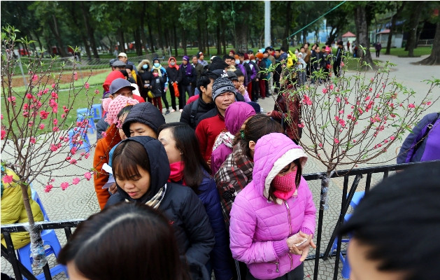 Sáng 3/2, tại Hà Nội, phiên chợ Tết từ thiện miễn phí 0 đồng lần thứ 2 dành cho người nghèo đã được tổ chức. Phiên chợ sẽ diễn ra trong 2 ngày 3 và 4/2/2018.