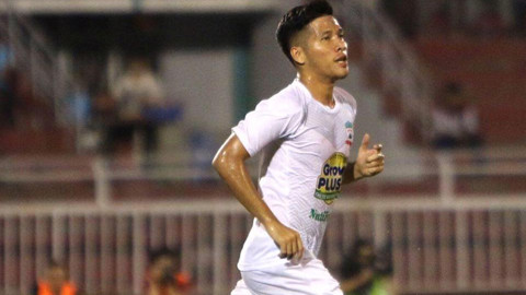 HAGL và cú đỡ ngực 'ma ám' của hậu vệ trẻ