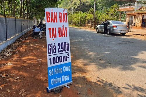 Mặc dù chỉ trong thời gian ngắn nhưng "sốt đất" đã tàn phá kinh tế, xã hội, công ăn việc làm của người dân.