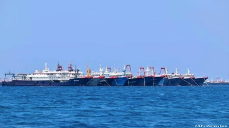 Bức ảnh do Philippines công bố về sự hiện diện của các tàu Trung Quốc ở đá Ba Ðầu.