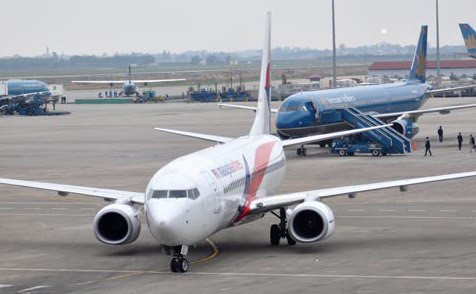 Đường băng sân bay Tân Sơn Nhất tạm dừng vì con chó