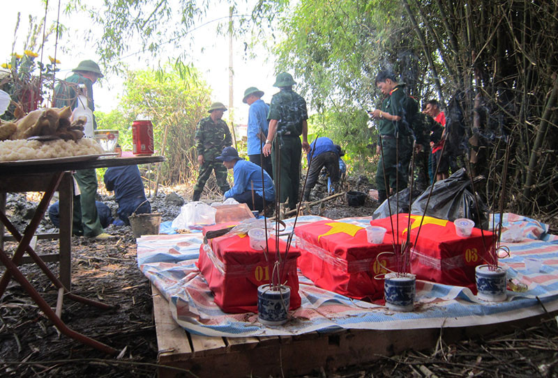 Hiện trường khu vực cất bốc hài cốt các liệt sĩ. Ảnh: Hoàng Lam.