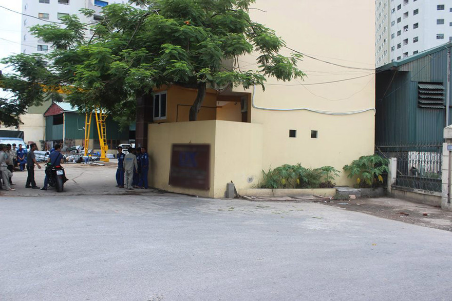 Nơi nam thanh niên rơi xuống.