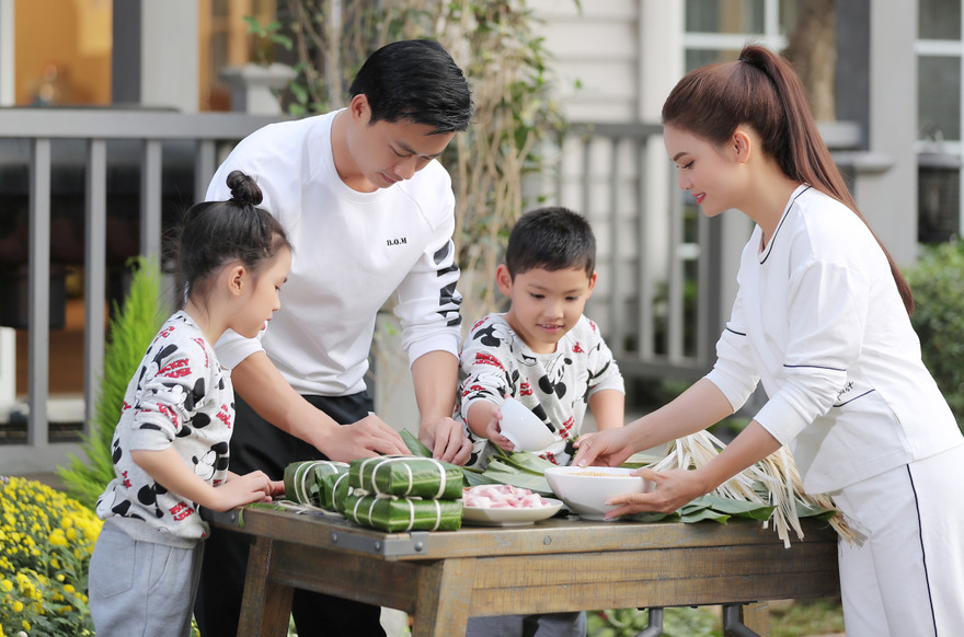 "Em ra phố ngày xuân" tràn ngập không khí Tết