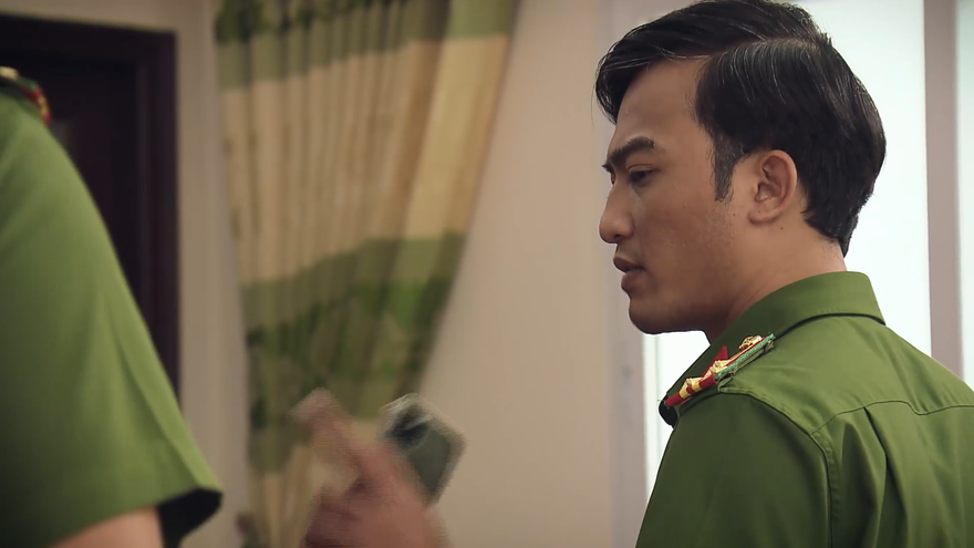 Thông, Thủ trưởng cơ quan điều tra nghe báo cáo về đơn kiện Mai Hồng Vũ