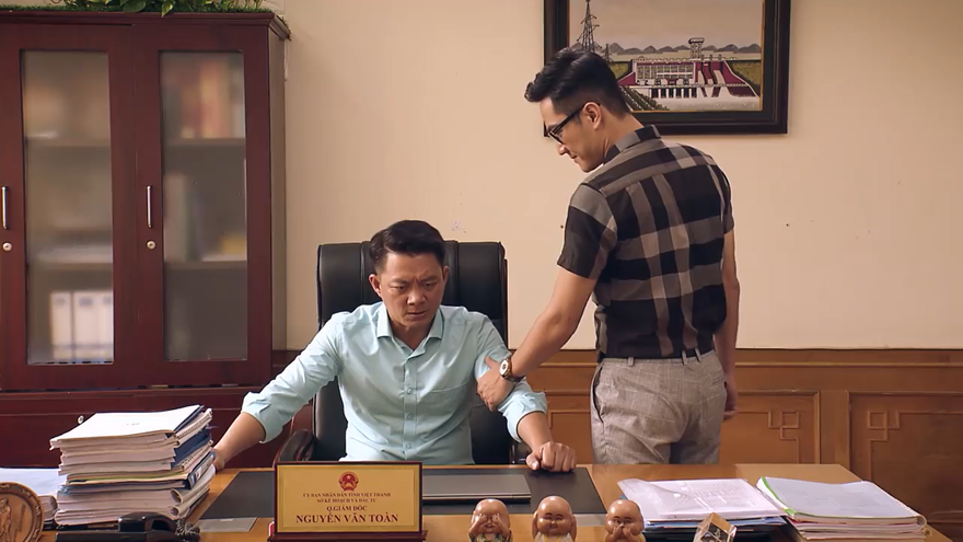 Quyền Giám đốc Sở đành cá ốm nhường ghế cho con trai Chủ tịch tỉnh